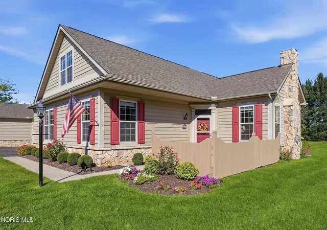 Listing Photo 1 - Condo for sale in building located at 9856 Connor Lake Cir, Perrysburg, OH 43551