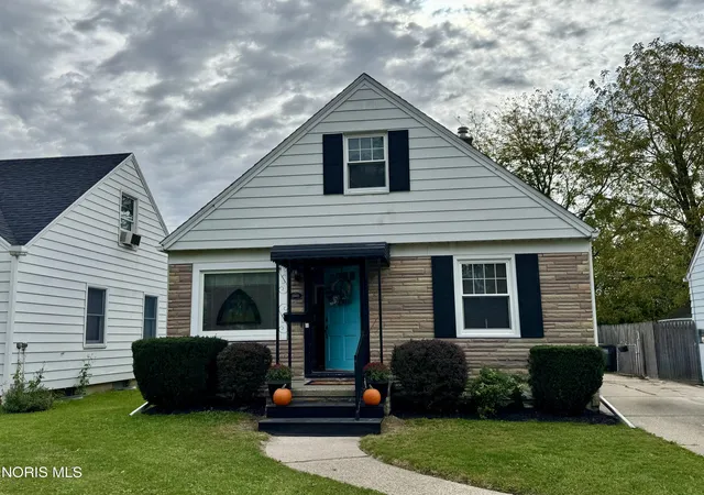Photo 1 of Single family home for sale at 2005 Glencairn Ave, Toledo, OH 43614 | MLS# 10013837 | Listing updated on 2026-10-27