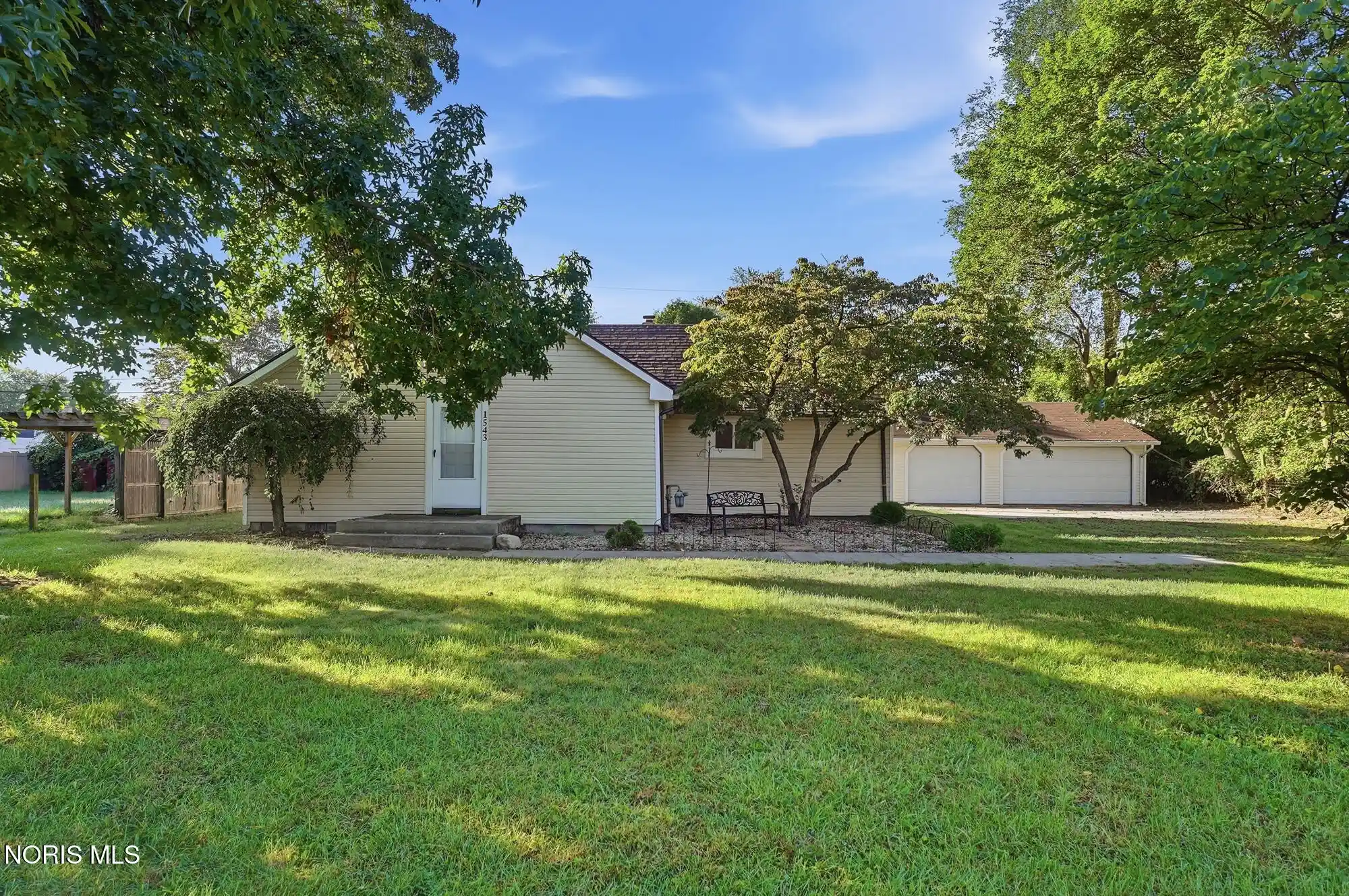 Photo 1 of Single family home for sale at 1543 Travis Dr, Toledo, OH 43612 | MLS# 10014076 | Listing updated on 2026-10-15