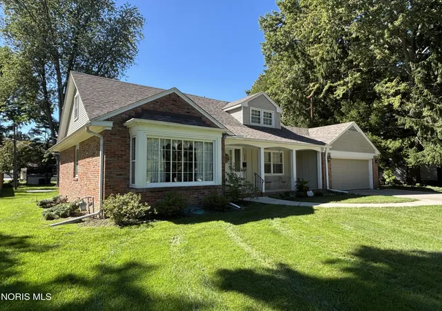Photo 1 of Single family home for sale at 1900 Green Valley Dr, Toledo, OH 43614 | MLS# 10013944 | Listing updated on 2026-10-26