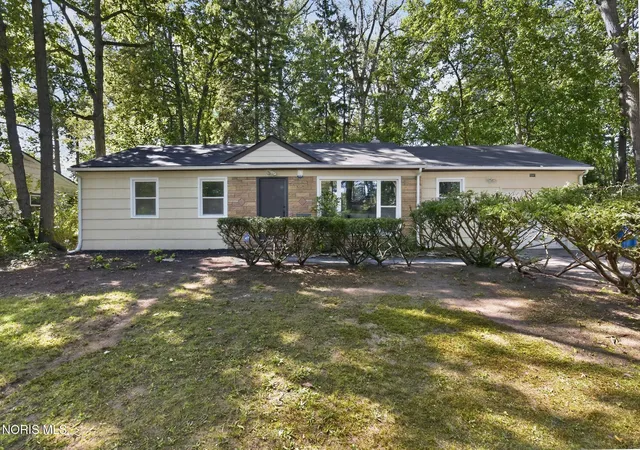 Photo 1 of Single family home for sale at 5045 Fairgreen Dr, Toledo, OH 43613 | MLS# 10013940 | Listing updated on 2026-10-05