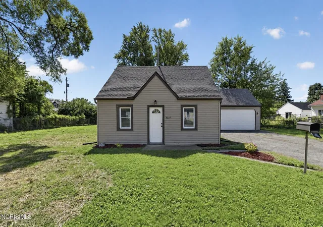 Photo 1 of Single family home for sale at 5235 Patriot Dr, Toledo, OH 43611 | MLS# 10013941 | Listing updated on 2026-10-04