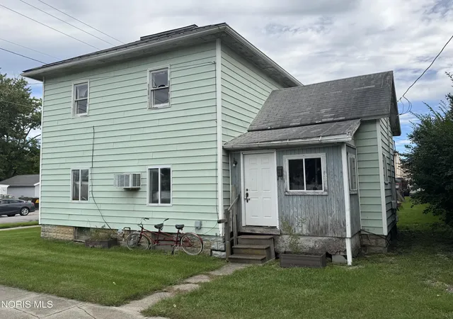 Single family home for sale at 302 E Lawrence St, Montpelier, OH 43543 | MLS# 10013956