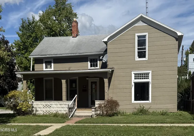 Single family home for sale at 1128 Garrison St, Fremont, OH 43420 | MLS# 10014012