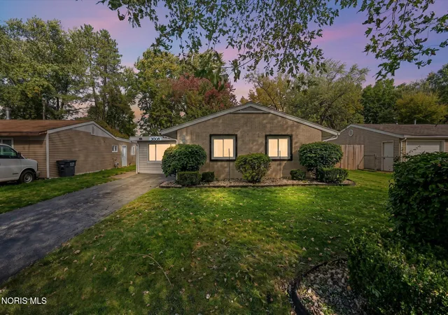 Single family home for sale at 3008 Brock Dr, Toledo, OH 43613 | MLS# 10014032