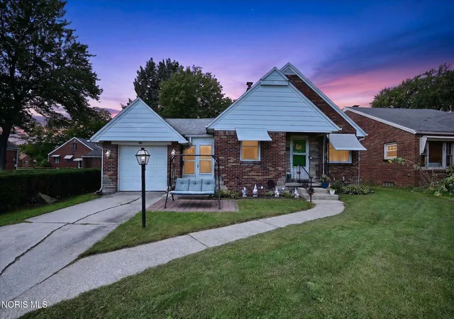 Photo 1 of Single family home for sale at 426 S Berlin Ave, Oregon, OH 43616 | MLS# 10013933 | Listing updated on 2026-10-28