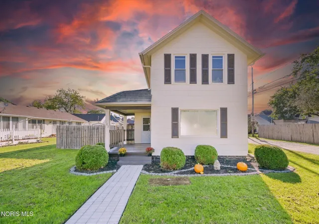 Single family home for sale at 102 N Grove St, Walbridge, OH 43465 | MLS# 10013934