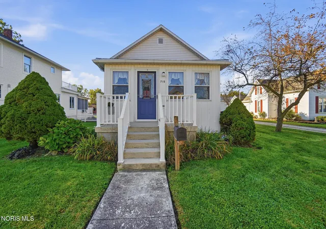 Photo 1 of Single family home for sale at 715 E Madison St, Gibsonburg, OH 43431 | MLS# 10013947 | Listing updated on 2026-10-06
