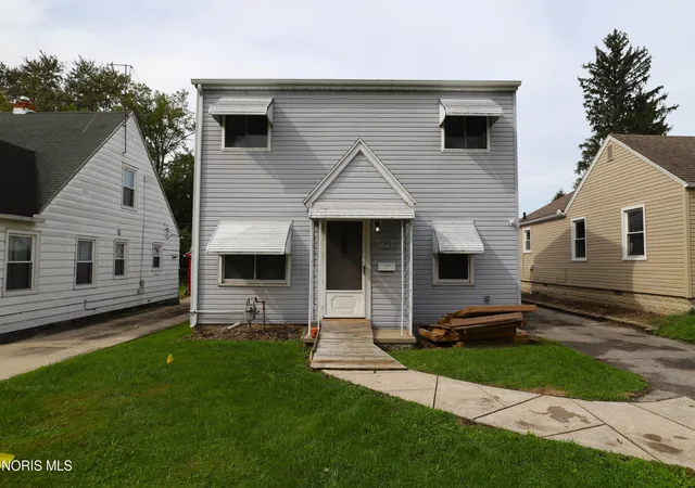 Single family home for sale at 5827 Gany Mede Dr, Toledo, OH 43623 | MLS# 10014473