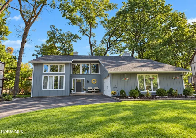 Photo 1 of Sale Pending at 2344 Cheshire Woods Rd, Toledo, OH 43617 | MLS# 10013964 | Listing updated on 2026-10-17