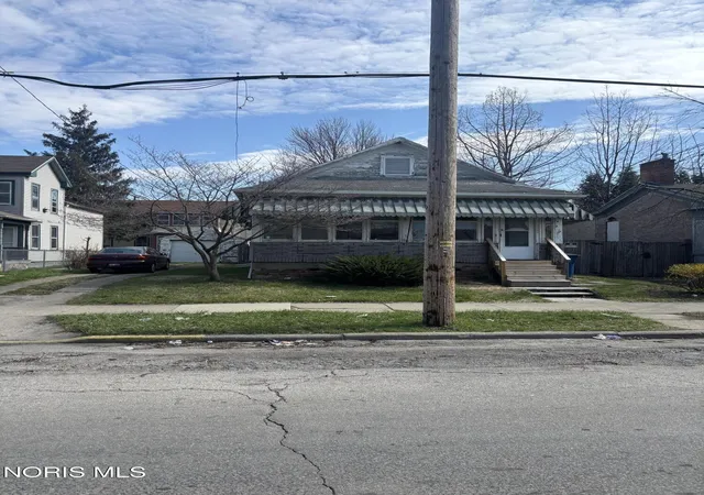 Single family home for sale at 722 Walnut St, Toledo, OH 43604 | MLS# 10013973