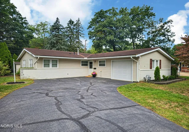 Photo 1 of Single family home for sale at 4723 Oak Glen Dr, Toledo, OH 43613 | MLS# 10013978 | Listing updated on 2026-10-16