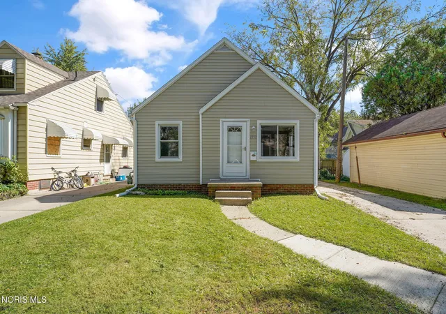 Photo 1 of Single family home for sale at 4550 Willys Pkwy, Toledo, OH 43612 | MLS# 10014085 | Listing updated on 2026-10-02