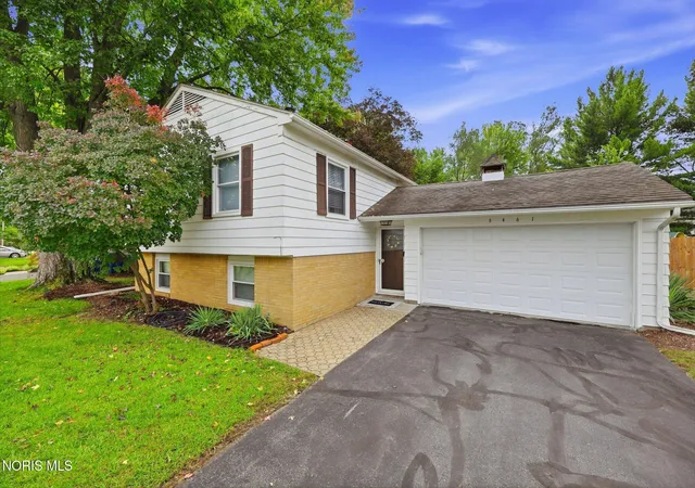 Single family home for sale at 6461 Longfellow Rd, Sylvania, OH 43560 | MLS# 10014146