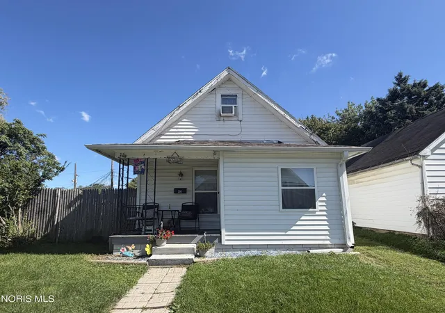 Photo 1 of Single family home for sale at 251 Spring Grv Ave, Toledo, OH 43605 | MLS# 10014062 | Listing updated on 2026-10-20