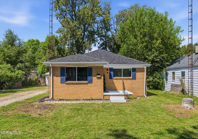 Photo 1 of Single family home for sale at 2560 Koehler Ave, Toledo, OH 43613 | MLS# 10014037 | Listing updated on 2026-10-16
