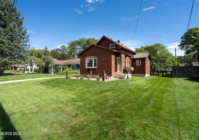 Photo 1 of Single family home for sale at 718 Johnson St, Maumee, OH 43537 | MLS# 10014075 | Listing updated on 2026-10-02