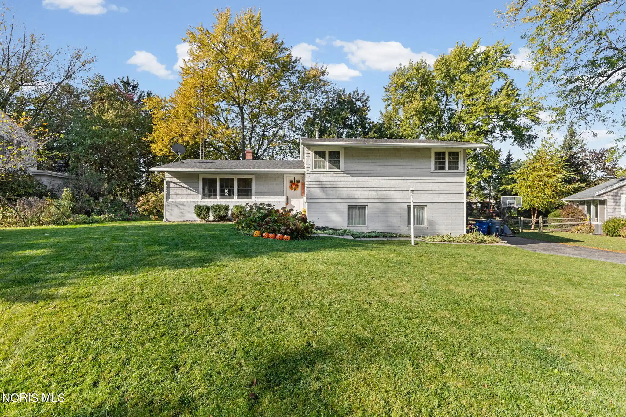 Single family home for sale at 120 Cranden Dr, Perrysburg, OH 43551 | MLS# 10014400