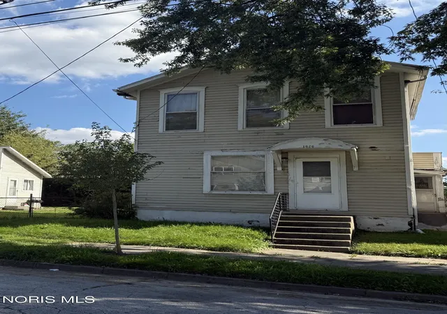 Single family home for sale at 1020 N Michigan St, Toledo, OH 43604 | MLS# 10014055