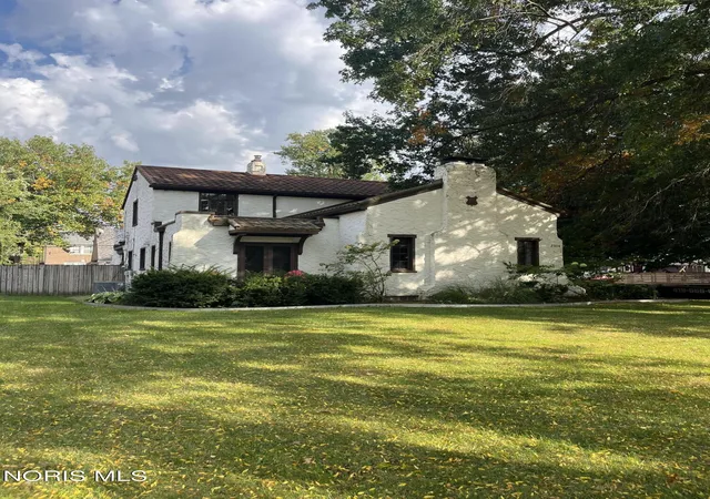 Photo 1 of Single family home for sale at 2304 Drummond Rd, Toledo, OH 43606 | MLS# 10014221 | Listing updated on 2026-10-14