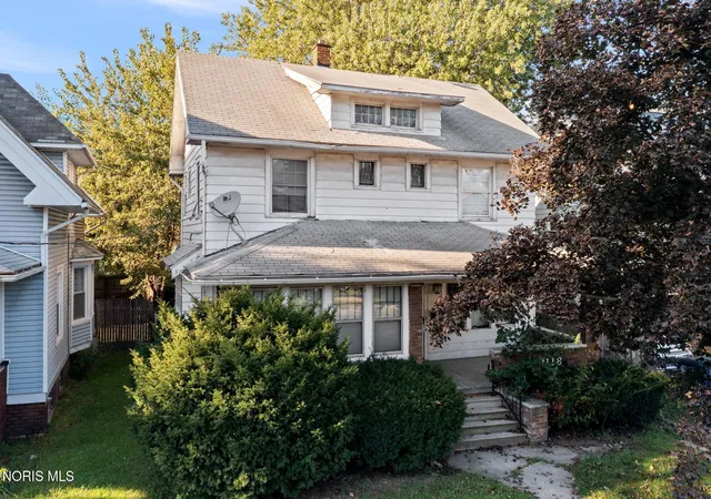 Photo 1 of Single family home for sale at 2118 Airport Hwy, Toledo, OH 43609 | MLS# 10014089 | Listing updated on 2026-09-30