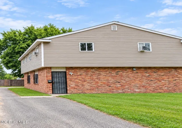 Multi family home for sale at 2215 Hickory St, Toledo, OH 43605 | MLS# 10014198