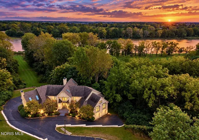 Photo 1 of Mansion for sale at 6201 N River Rd, Waterville, OH 43566 | MLS# 10014157 | Listing updated on 2026-10-16