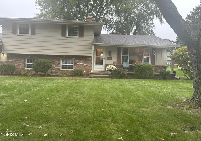 Photo 1 of Single family home for sale at 1962 Oaklawn Dr, Toledo, OH 43614 | MLS# 10014132 | Listing updated on 2026-10-14