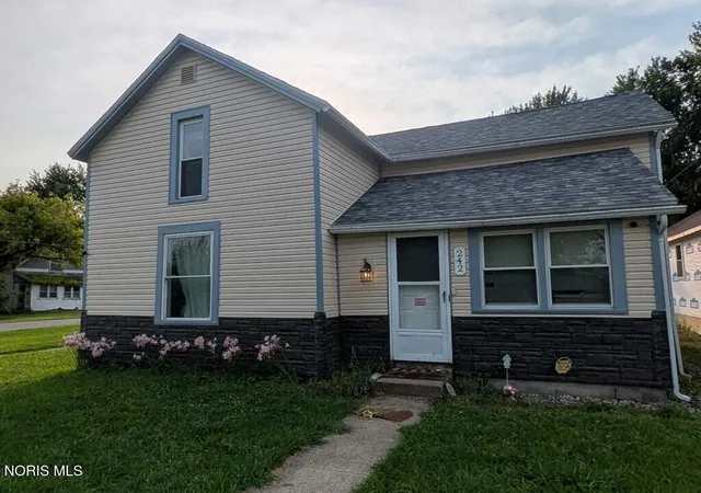 Photo 1 of Single family home for sale at 242 S Keyser Ave, Deshler, OH 43516 | MLS# 10014135 | Listing updated on 2026-10-16