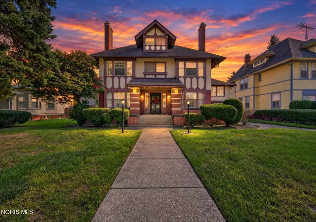 Single family home for sale at 2146 Parkwood Ave, Toledo, OH 43620 | MLS# 10014175