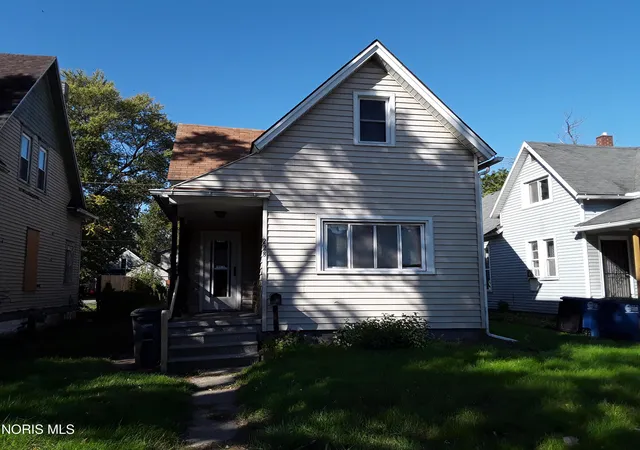 Photo 1 of Single family home for sale at 228 S Fearing Blvd, Toledo, OH 43609 | MLS# 10014237 | Listing updated on 2026-10-02