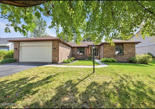 Photo 1 of Sale Pending at 6857 Greentree Ln, Maumee, OH 43537 | MLS# 10014210 | Listing updated on 2026-10-20