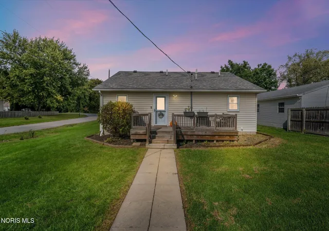 Single family home for sale at 2704 Portland St, Oregon, OH 43616 | MLS# 10014209