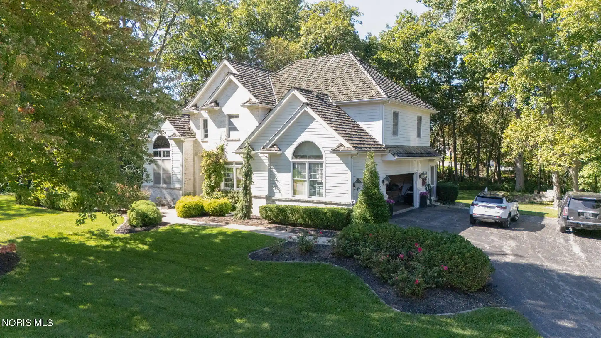 Photo 1 of Single family home for sale at 30185 Hickory Hl Dr, Perrysburg, OH 43551 | MLS# 10014261 | Listing updated on 2026-10-08