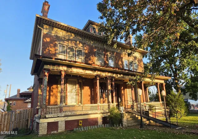Single family home for sale at 2256 Collingwood Blvd, Toledo, OH 43620 | MLS# 10014223