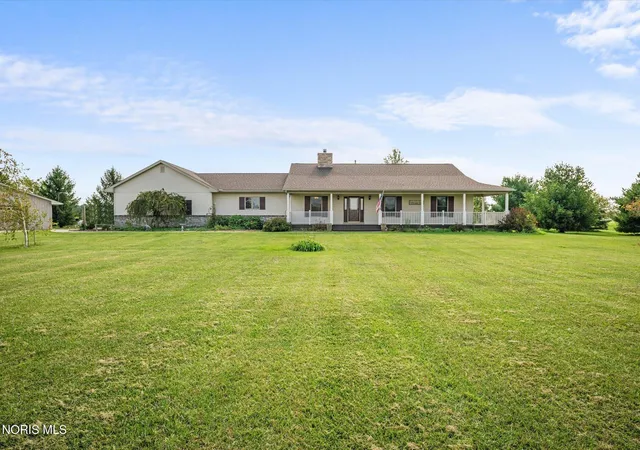 Photo 1 of Single family home for sale at 18397 Robinson Rd, Bowling Green, OH 43402 | MLS# 10014243 | Listing updated on 2026-10-12