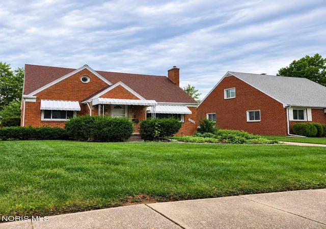 Photo 1 of Single family home for sale at 1528 Charmaine Dr, Toledo, OH 43614 | MLS# 10014257 | Listing updated on 2026-10-25