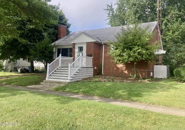 Photo 1 of Sale Pending at 428 Laurel Ave, Port Clinton, OH 43452 | MLS# 10014274 | Listing updated on 2026-10-19