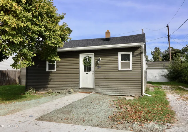 Photo 1 of Single family home for sale at 2163 Hoops Dr, Toledo, OH 43611 | MLS# 10014835 | Listing updated on 2026-10-21