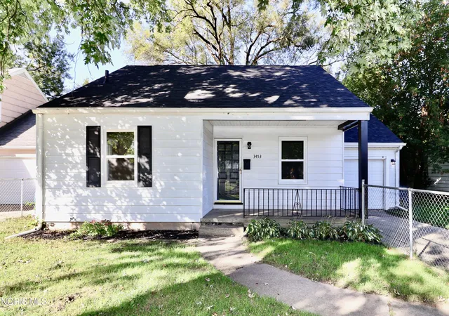 Single family home for sale at 3453 Saint Bernard Dr, Toledo, OH 43613 | MLS# 10014424