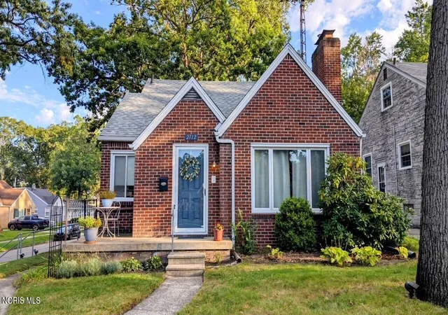 Photo 1 of Single family home for sale at 2712 Grantwood Dr, Toledo, OH 43613 | MLS# 10014350 | Listing updated on 2026-10-17