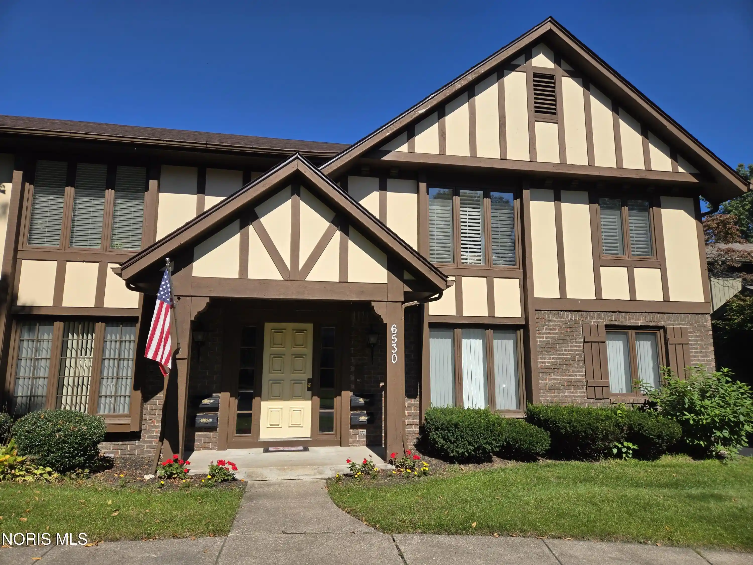 Listing Photo 1 - Condo for sale in 6530 Kingsbridge Dr located at 6530 Kingsbridge Dr, Sylvania, OH 43560 - Unit #Apt C2