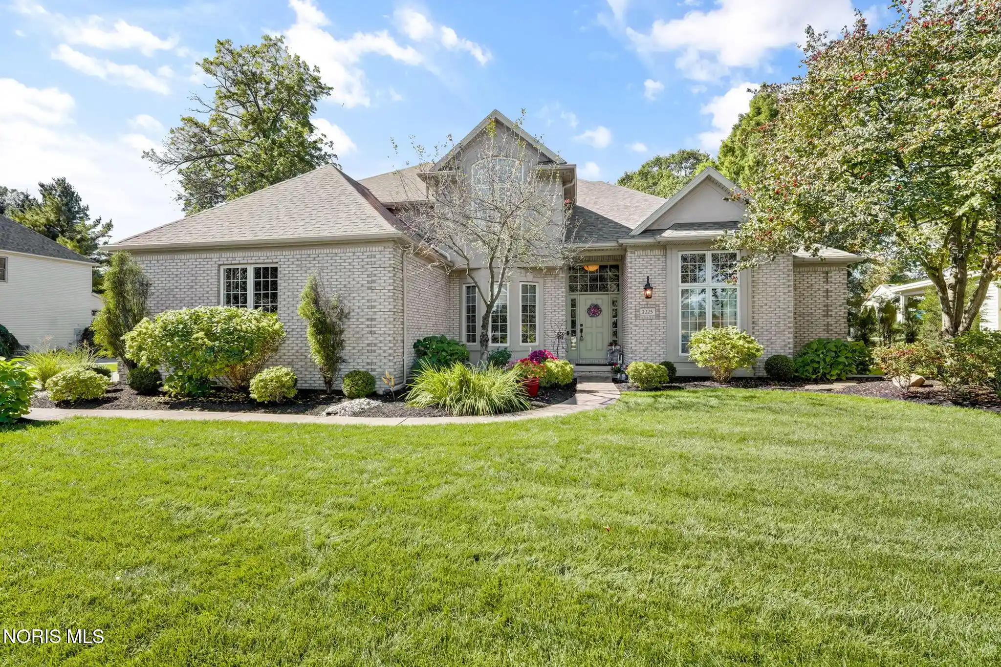 Photo 1 of Single family home for sale at 2225 Willow Pond Blvd, Sylvania, OH 43560 | MLS# 10014399 | Listing updated on 2026-10-19