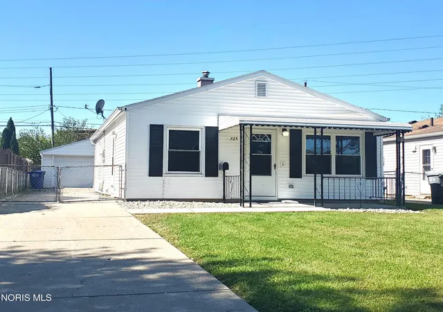 Single family home for sale at 725 Reineck Dr, Toledo, OH 43605 | MLS# 10014390
