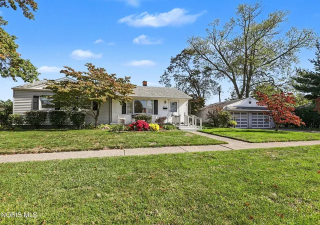 Photo 1 of Single family home for sale at 2915 Claredale Rd, Toledo, OH 43613 | MLS# 10014402 | Listing updated on 2026-10-19