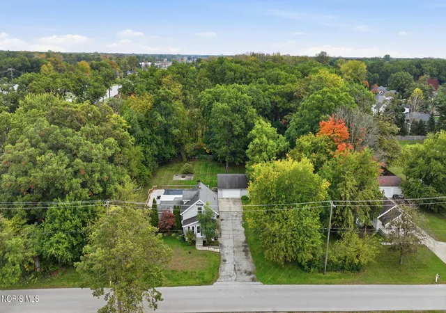 Single family home for sale at 3014 Gradwohl Rd, Toledo, OH 43617 | MLS# 10014469