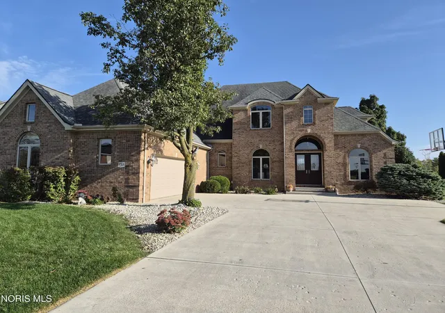 Photo 1 of Sale Pending at 735 Pine Valley Dr, Bowling Green, OH 43402 | MLS# 10014921 | Listing updated on 2026-10-19