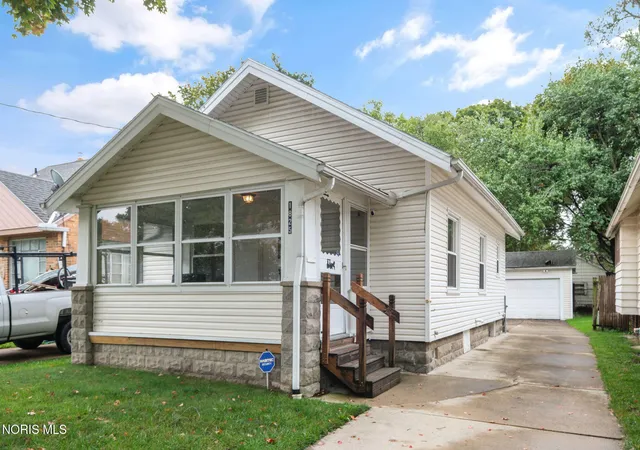 Photo 1 of Single family home for sale at 1825 Marne Ave, Toledo, OH 43613 | MLS# 10014413 | Listing updated on 2026-10-19