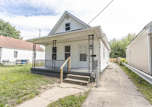 Photo 1 of Single family home for sale at 346 E Streicher St, Toledo, OH 43608 | MLS# 10014412 | Listing updated on 2026-10-19
