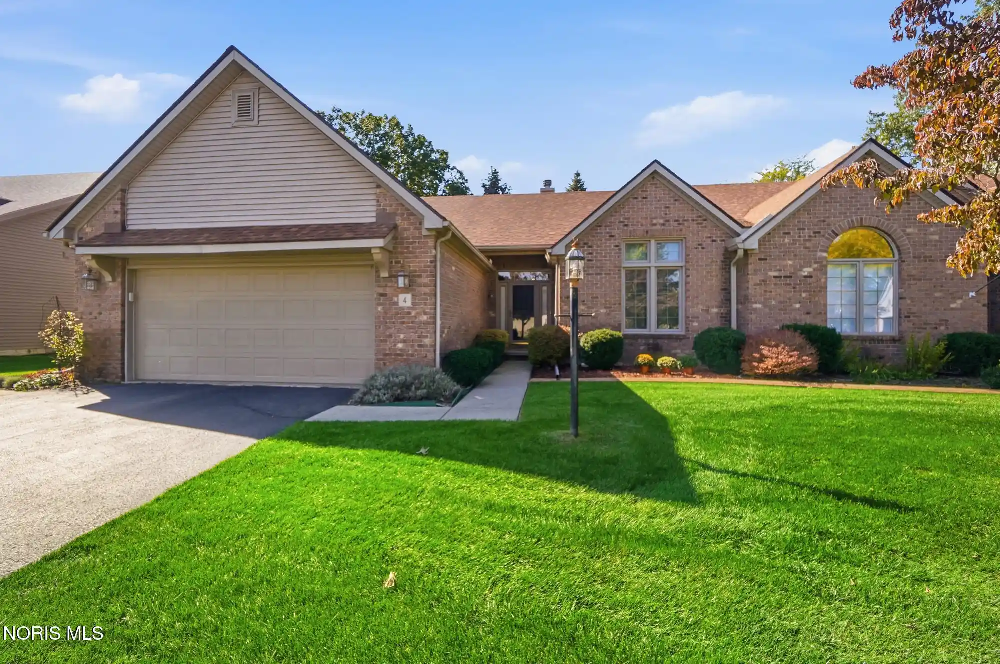 Listing Photo 1 - Condo for sale in 4 Shenandoah Cir located at 4 Shenandoah Cir, Sylvania, OH 43560 - Unit 4 Shenandoah Cir